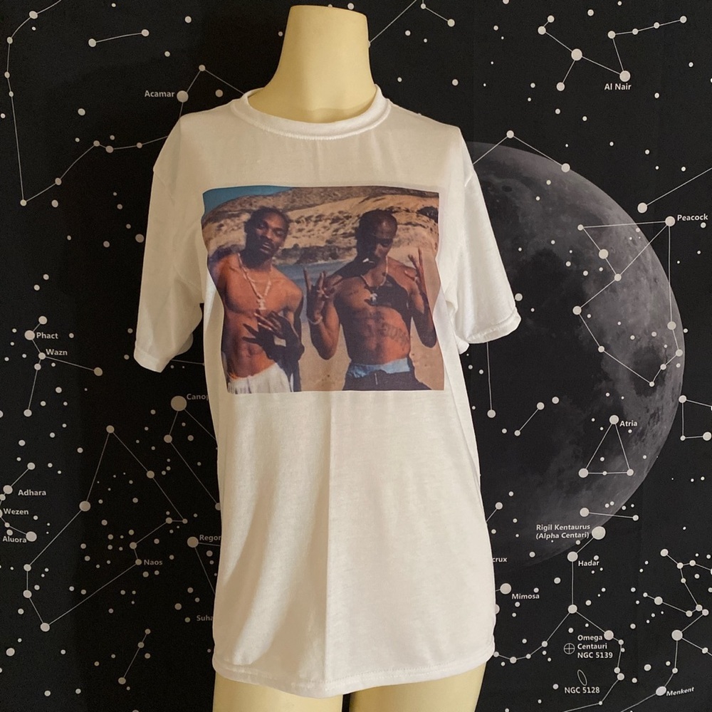 Tupac and Snoop graphic tee.